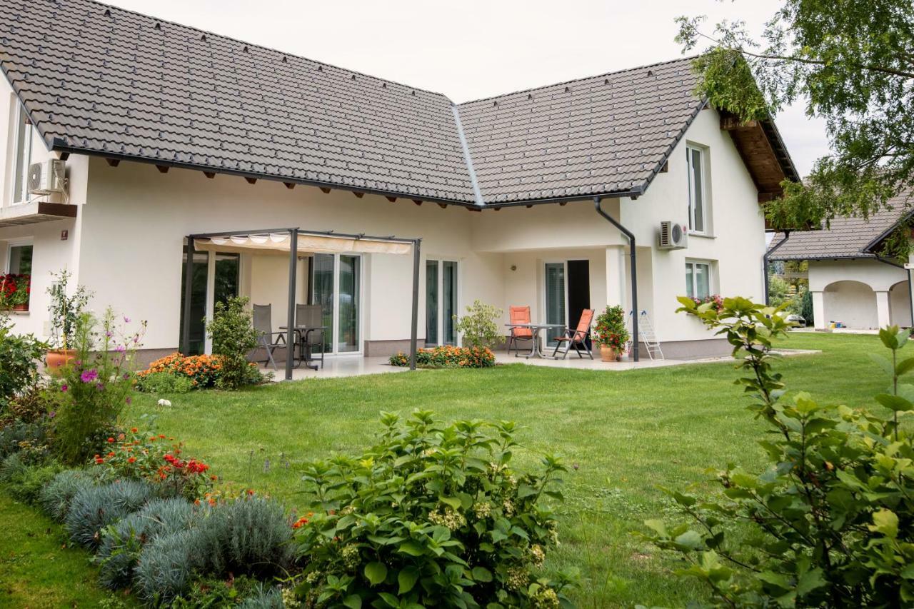 Sobe Meta Bed & Breakfast Brezje Bagian luar foto