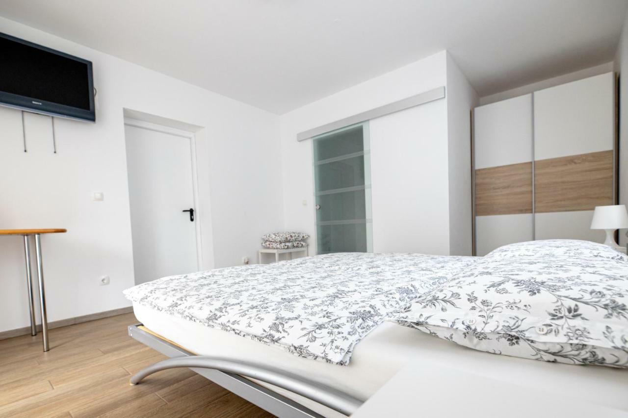 Sobe Meta Bed & Breakfast Brezje Bagian luar foto